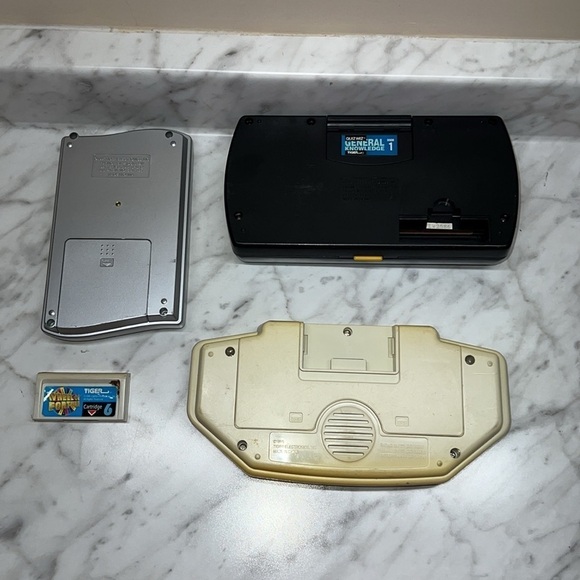 3 vintage hand held video games QUIZ WIZ Lights out and Tiger wheel of fortune - Picture 2 of 4